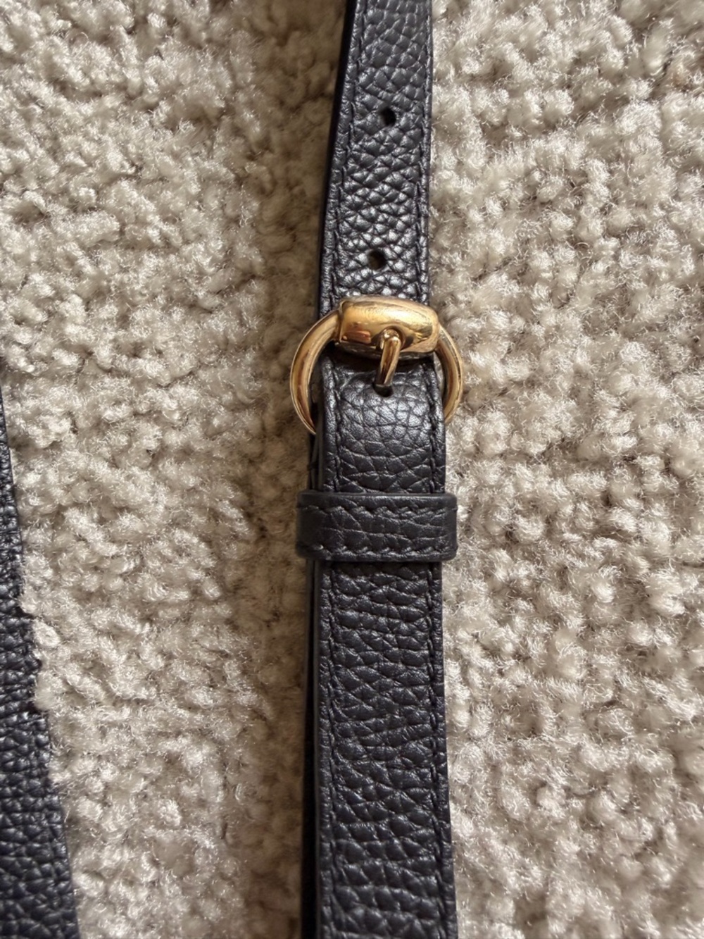 Gucci Black Leather Shoulder Strap with Gold Hardware - Picture 4 of 5